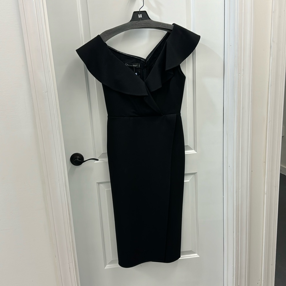 OSCAR DE LA RENTA
Wrap-effect ruffled grain de poudre midi dress